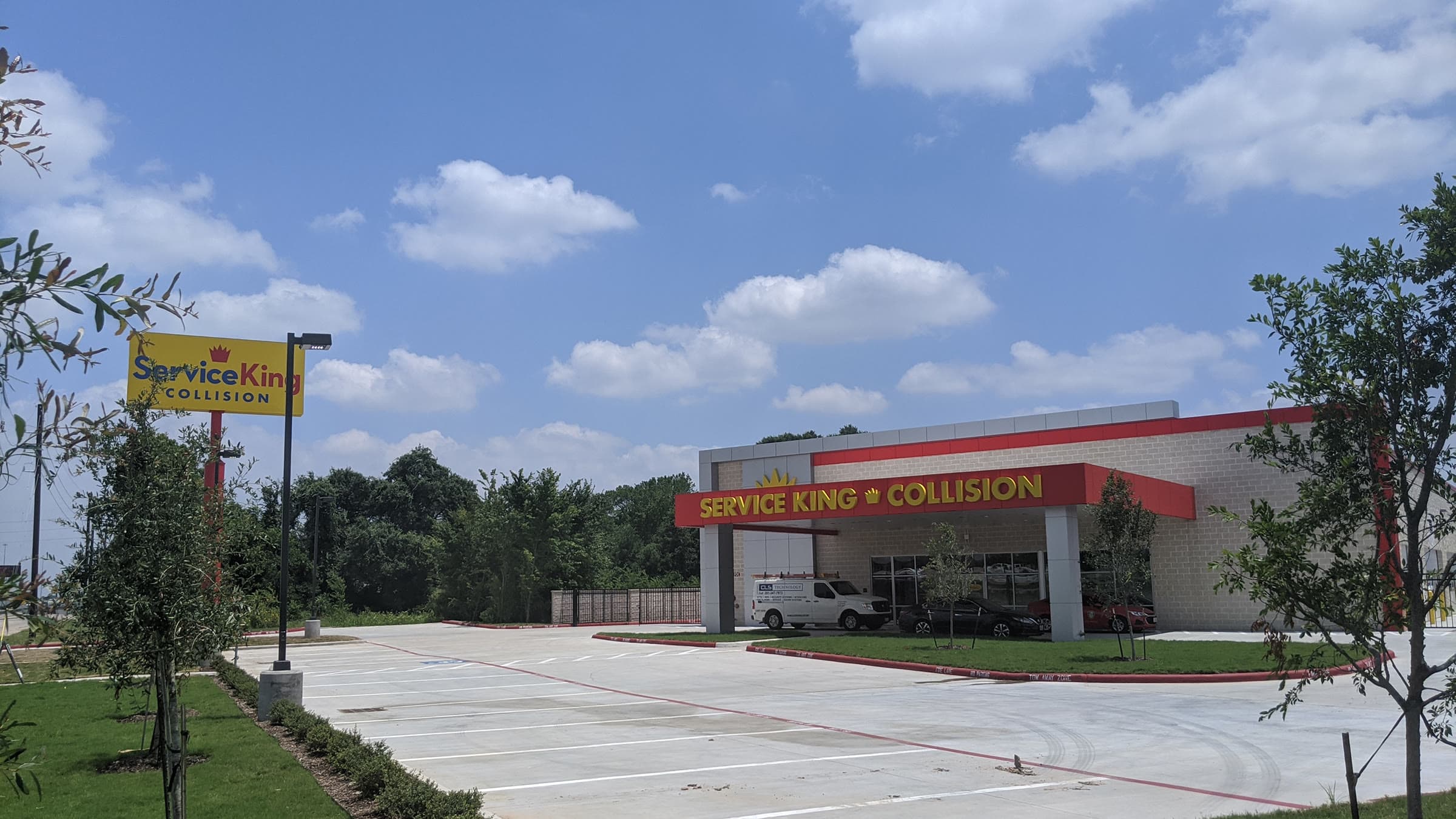 Service King exterior at 14641 Northwest Fwy, Houston, TX